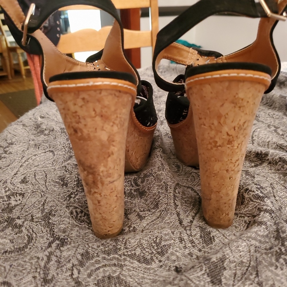 Sandals - Picture 3 of 3